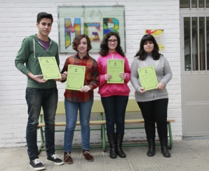 Manuel Brey (1º premio foto adulto), Ariadna Silva (finalista foto xuvenil), Alba Mato (finalista relato xuvenil) e Andrea Gutiérrez (finalista relato xuvenil) do Instituto Manuel García Barros da Estrada