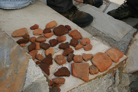 Restos de cermica do forno romano de Esteiro