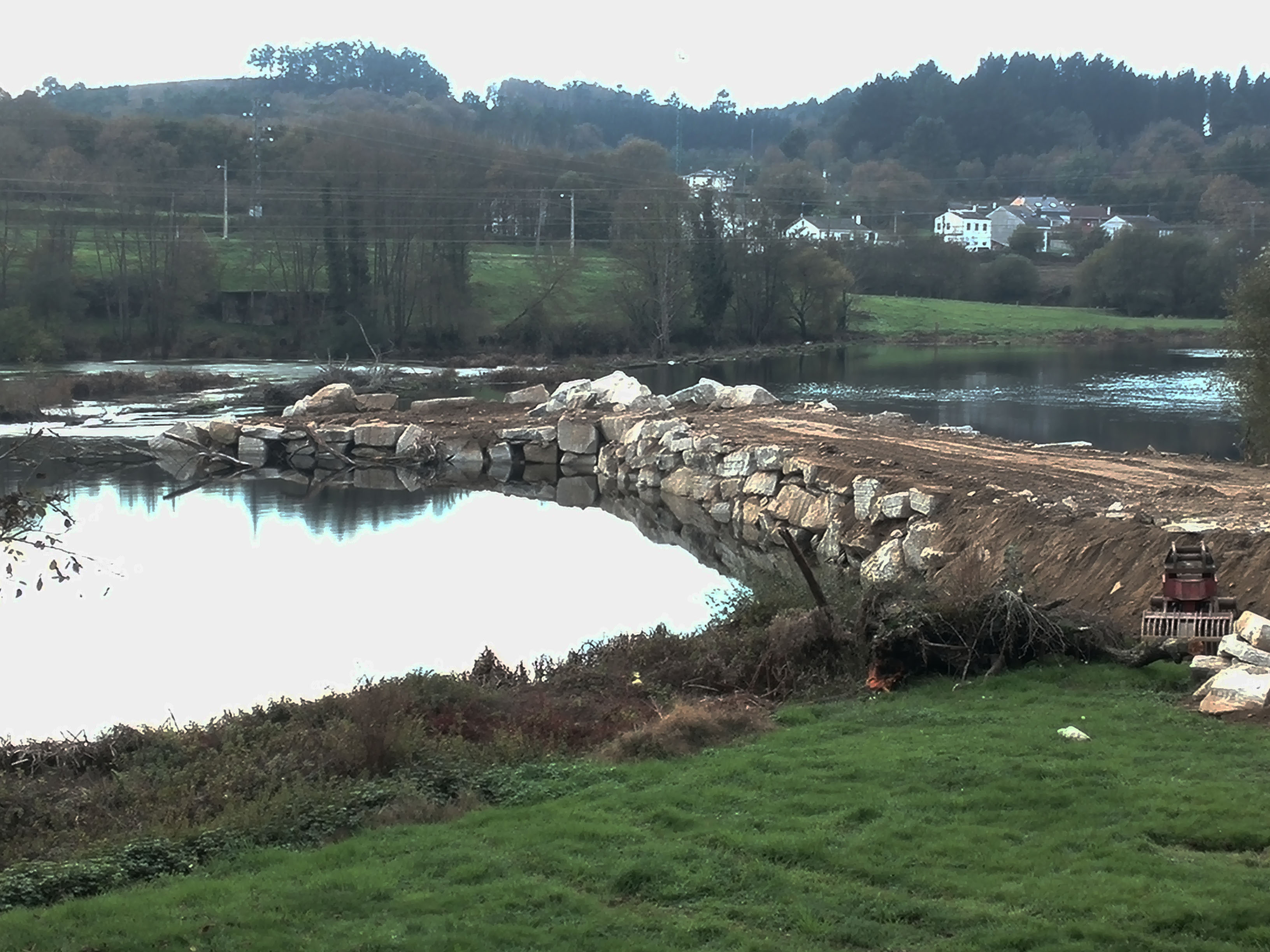 Dique construdo pola CHMS en plena Rede Natura e zona ncleo da Reserva da Biosfera