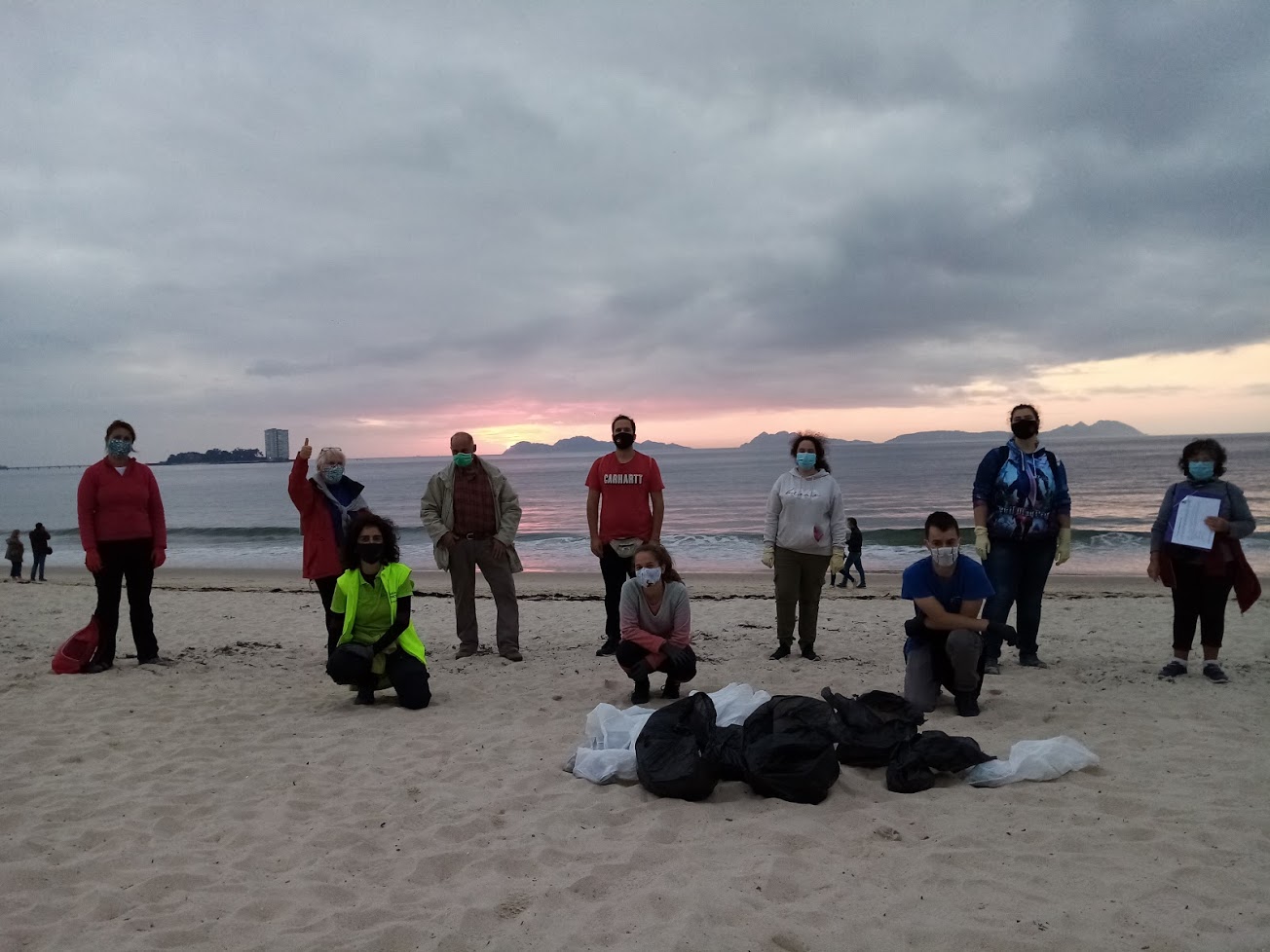 limpeza de praias en Samil