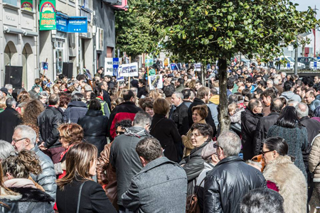 Manifestacin na defensa do ro Sarria