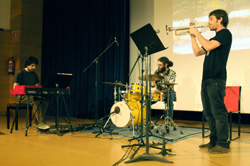 Actuaci�n do grupo MaM